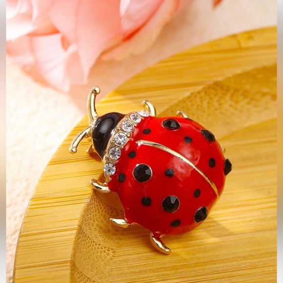 🐞🐞🐞 “RED LADYBUG BROOCH” ENAMEL WITH RHINESTONES AND GOLD ACCENTS❗️🐞🐞🐞 - Picture 3 of 3